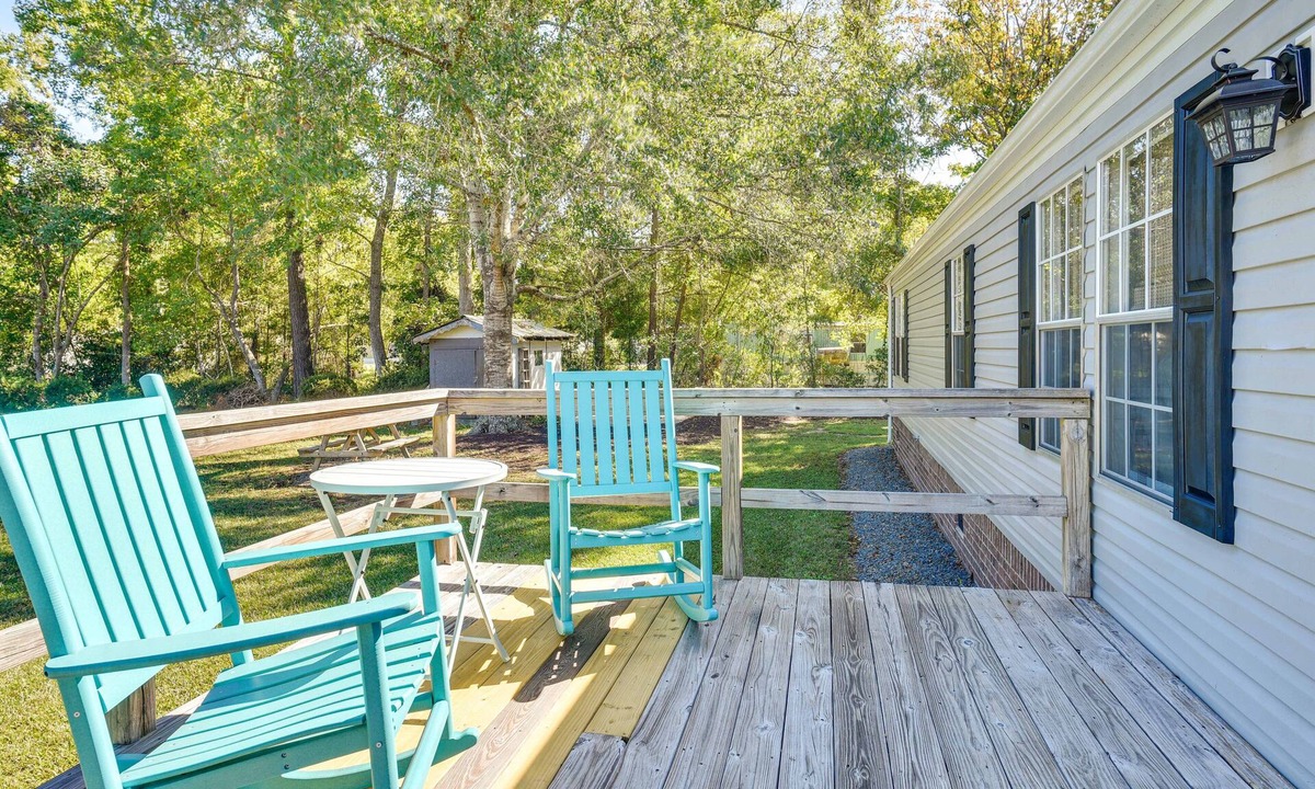 Supply House | Supply Cottage w/Deck < 2 Mi to the Beach!