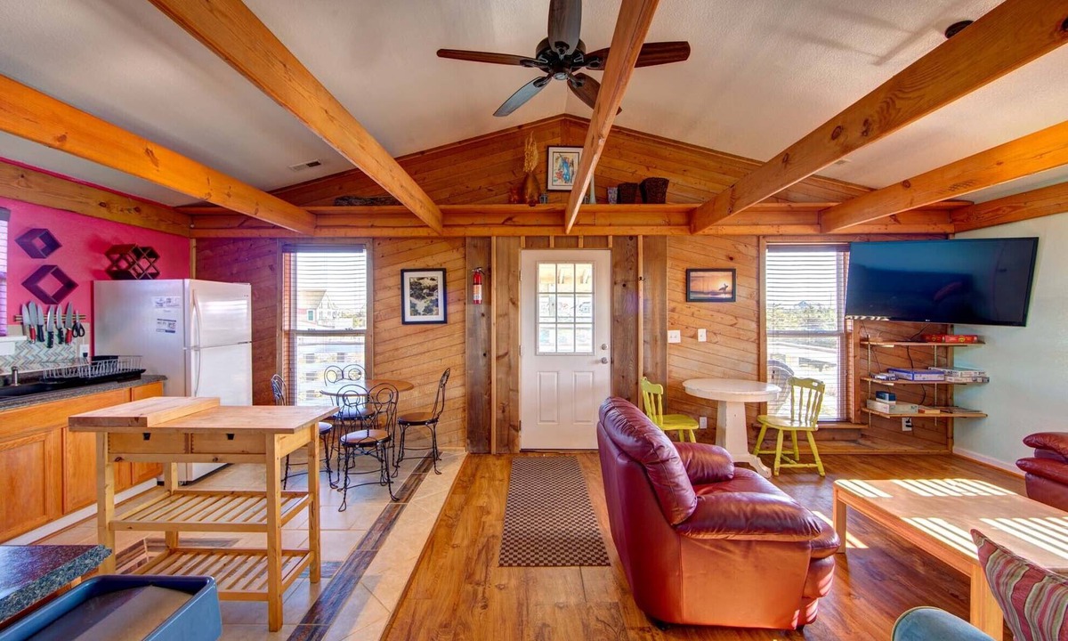 Avon House | Surf Chalet w/hot tub and kayaks