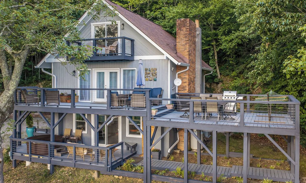Fairview House | TA-DA! Private & Peaceful Mountain Home Just Minutes from Downtown Asheville