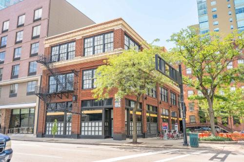 Central Business District Apartment | The 333 Suites - For 24 Guests