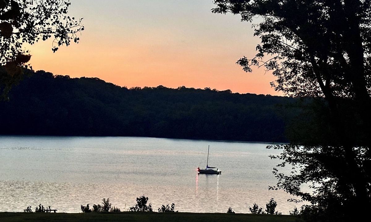 Prospect House | The Barge Inn: Your Epic Ohio River Waterfront Escape in Beautiful Prospect, KY!