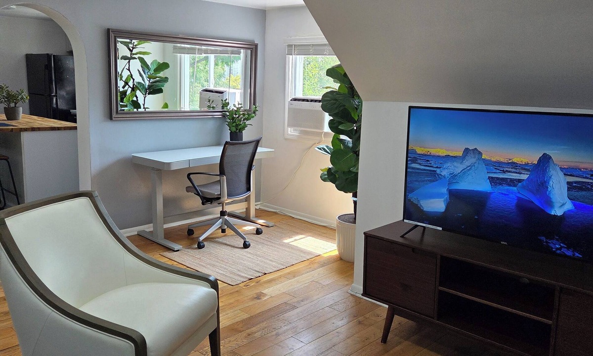 Whiting Apartment | The Beach Loft - 5 min from Whihala Beach, 30 min. from Chicago Navy Pier