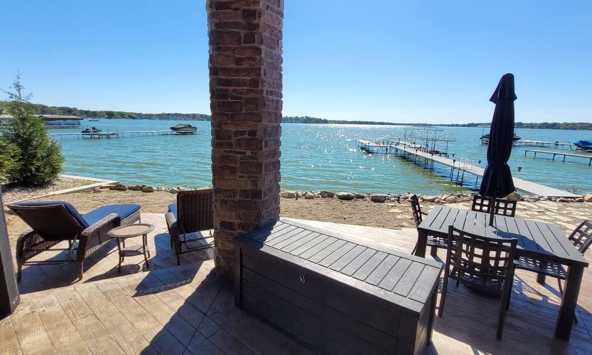 Cedar Lake House | "The Cedar Lake Escape" is a lakeside retreat offering 5 bedrooms and 3 baths.