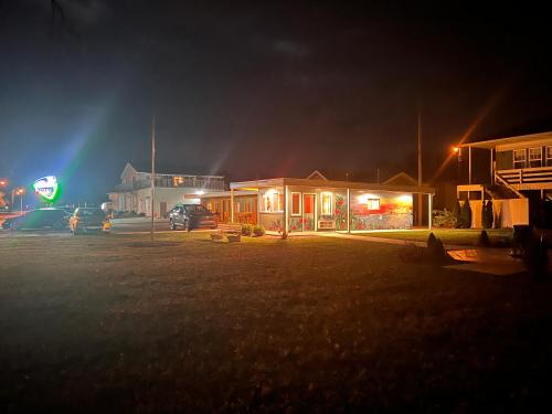 Bay View Hotel | The Cedar Motel