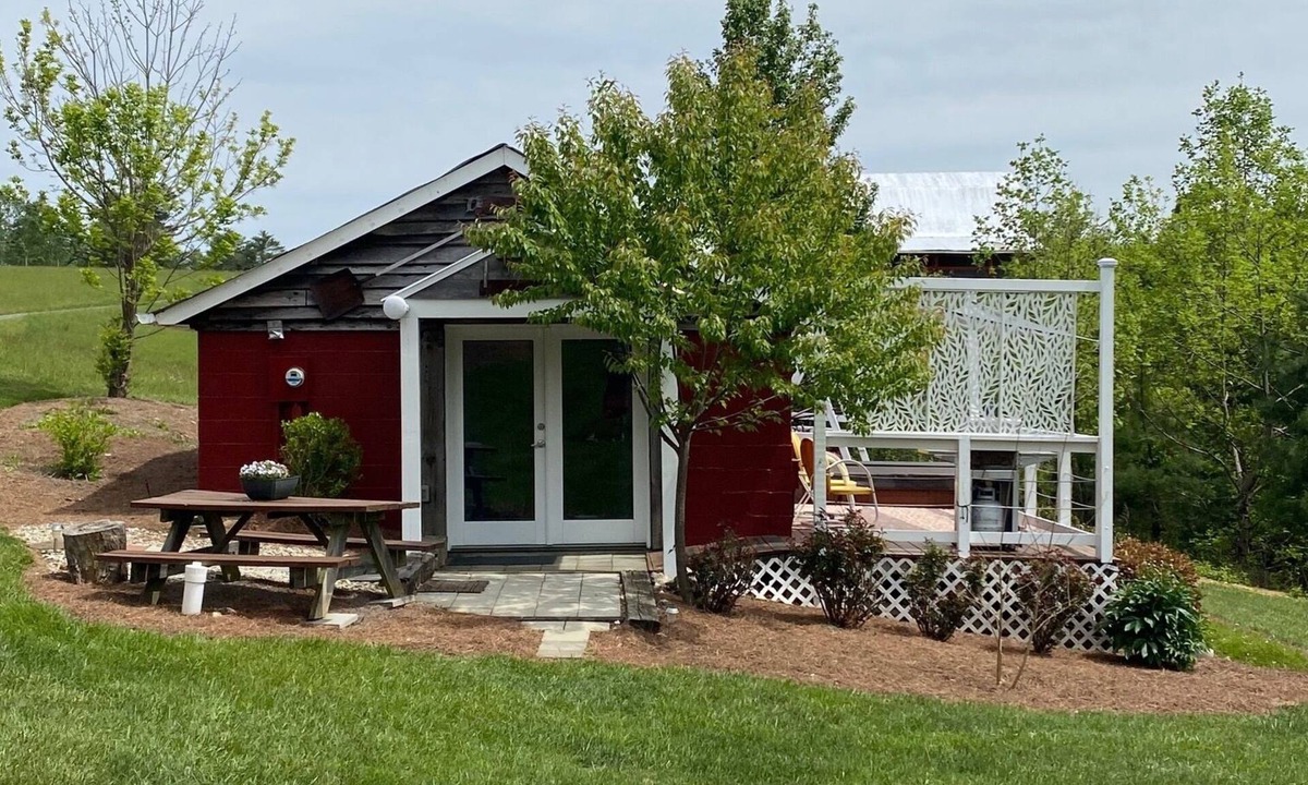 Copper Hill Apartment | The Clubhouse-studio in bucolic, country setting w/hiking trails, pond, hot tub