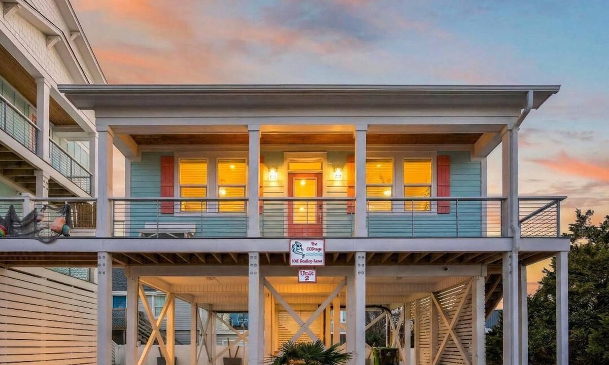 North Carolina Coast Cottage | The CODtage is amazing! 60 steps from beach, 2.5 blks to boardwalk!