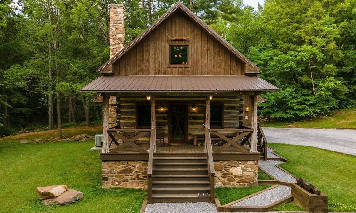 Goldbond Cabin | The Cowboy Cabin at Four Fillies Lodge w/Hot Tub
