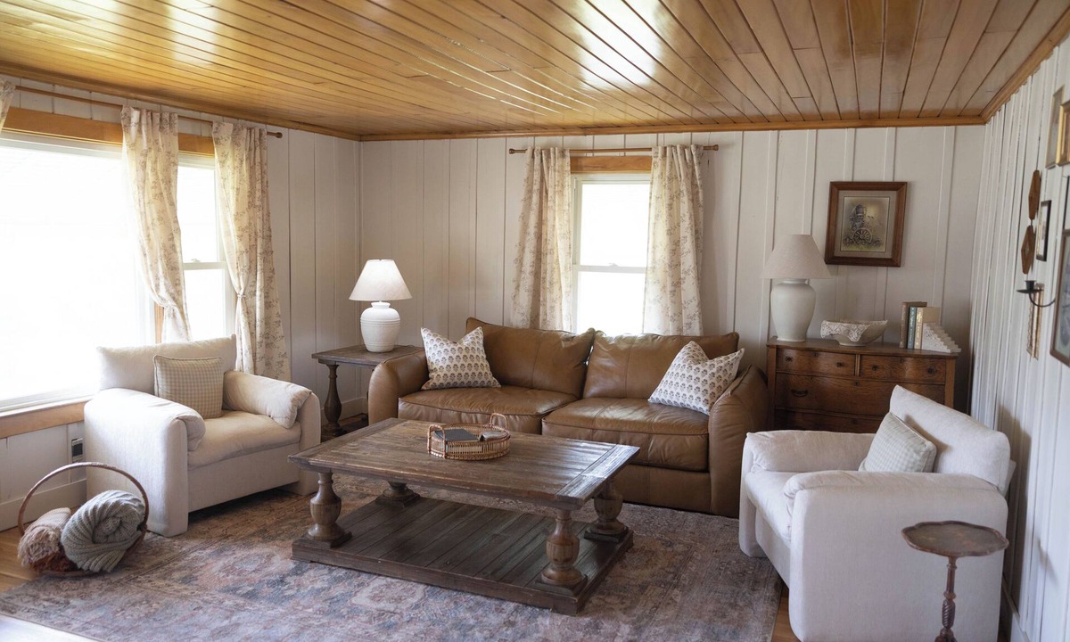 Jeffersonville House | The Cozy Heirloom-4BR Cottage in Jeffersonville