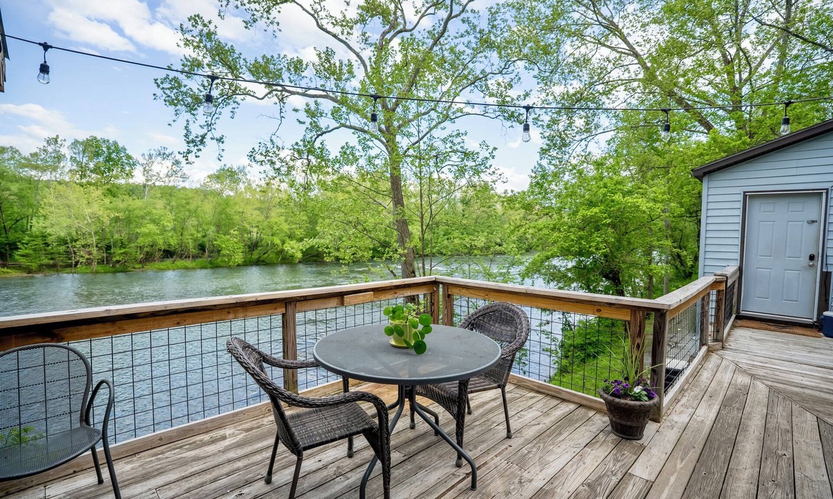 Talcott House | The Eloise: Greenbrier River Retreat + Tubes & Firepit