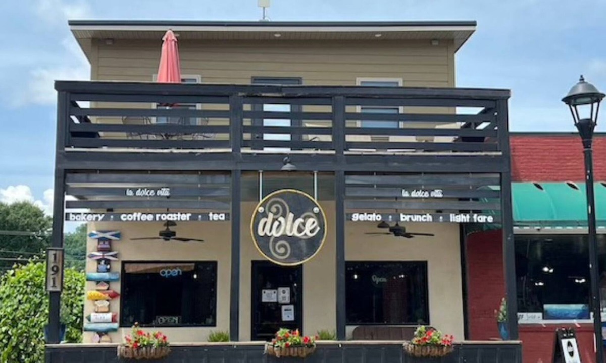 Bryson City House | The Everett Suite above Dolce, Bryson City, walk to restaurants and GSMRailroad