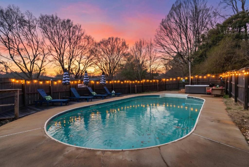 Cramerton House | The GOAT - Pool Hot Tub Gym Sauna & Gameroom