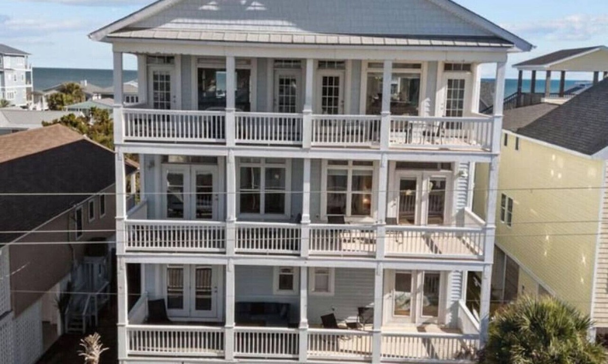 North Carolina Coast Villa | The Happy Place B - Beach Escape Home