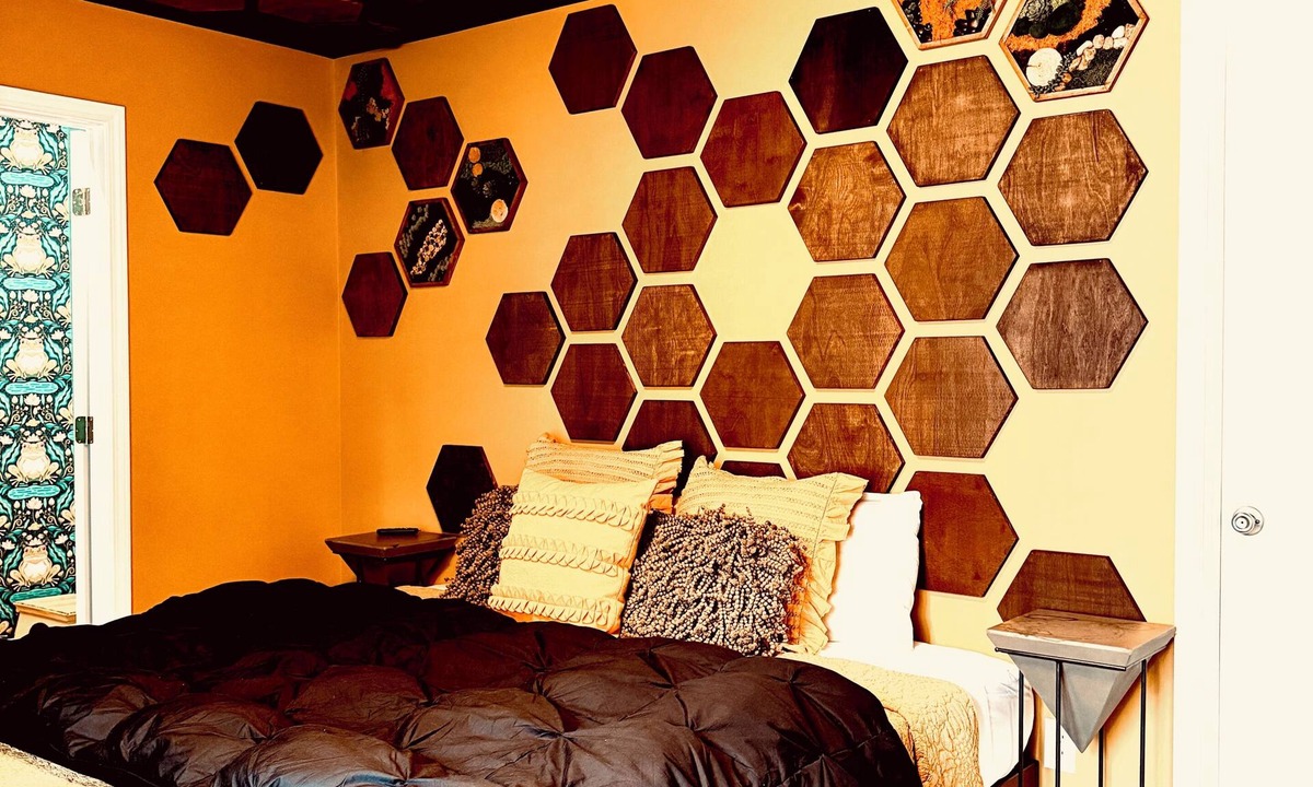 Skyland House | THE HIVE Asheville 6 BR Hot Tub, Sauna, Skee-Ball, Zipline, Arcade, Ninja Course