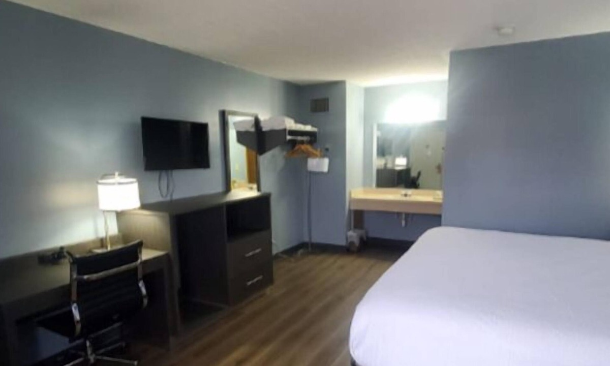 Perry Hotel | The Junction Inn