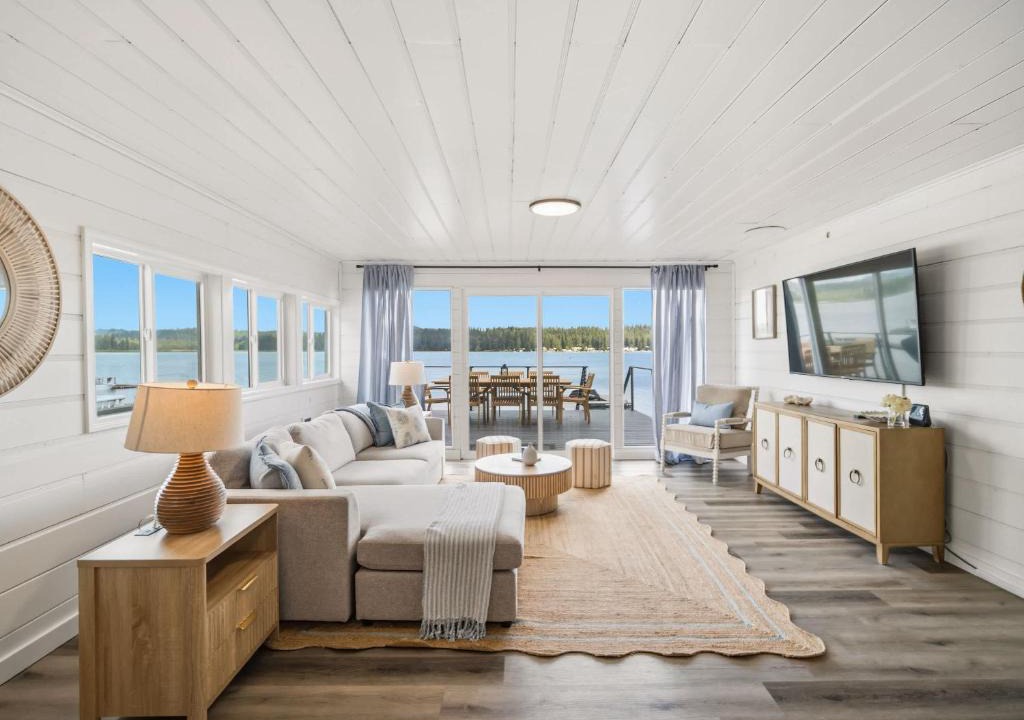 Diamond Lake House | The Little Hampton's