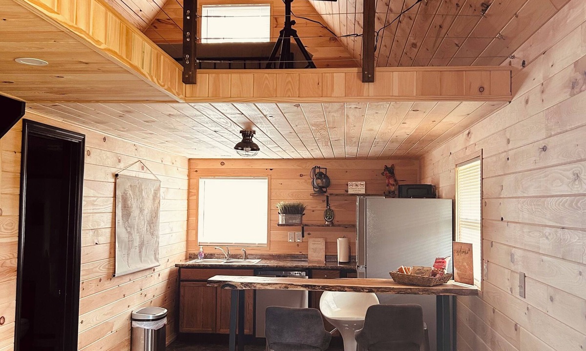 New Tazewell Cabin | The Lodge Cabin ~Norris Lake Views and Mountain Backdrops