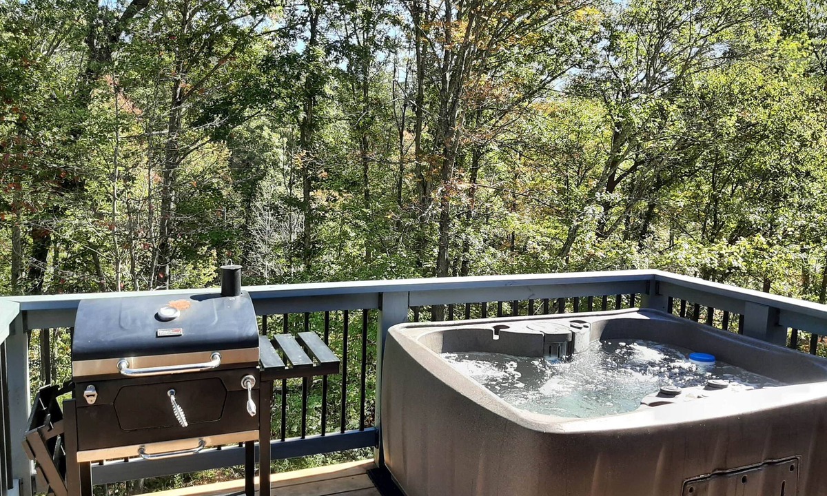 Stanton Apartment | The Loft at Kettlestone with Hot Tub in the RRG
