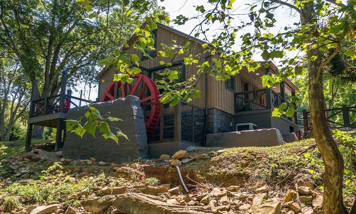 Peterstown House | The Mill House at Four Fillies Lodge w/Hot Tub