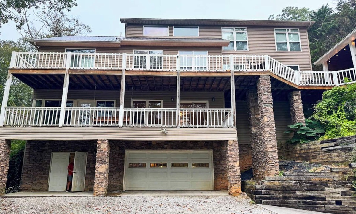 Big Creek House | The Nest at Turkey Cove, Sleeps 22+, Private Dock & Boat Ramp on Norris Lake