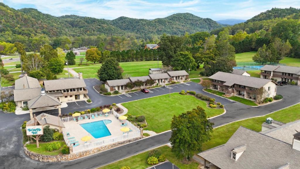 Townsend Hotel | The Parkman - Great Smoky Mountains