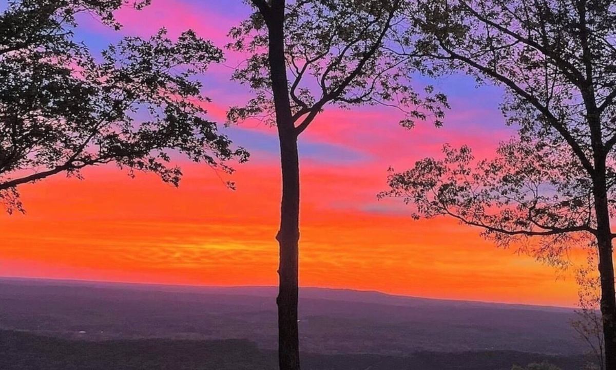 Mentone House | The perfect location to relax and enjoy brow view sunsets from the front porch!