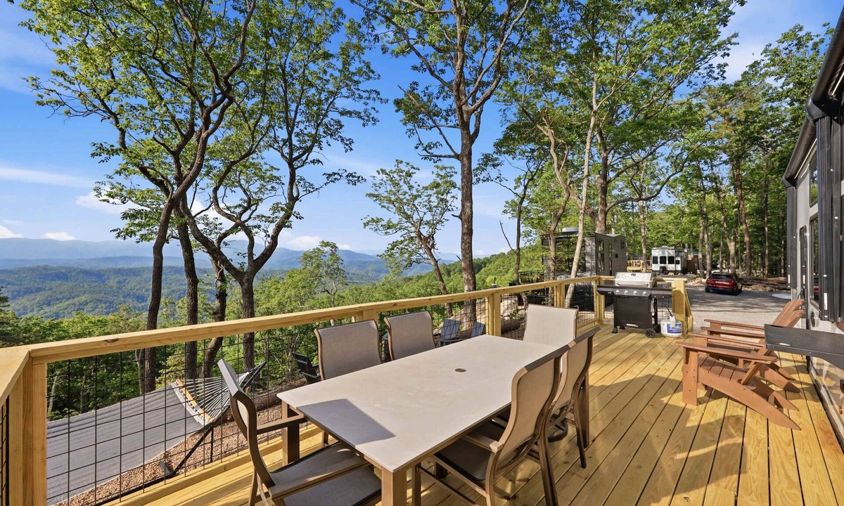 Tallassee House | The Pine- Gorgeous views of the Smoky Mountains