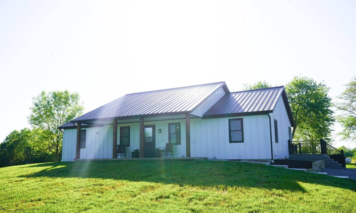 Cynthiana House | The Pond View House - quiet country getaway w/hot tub