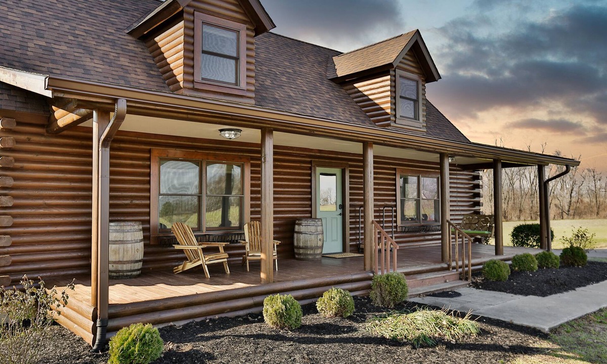 Shelbyville Cabin | The Rec Farm - Log Cabin, Private Lake, Hot Tub, Arcade,Pickle Barn, Sleeps 12+