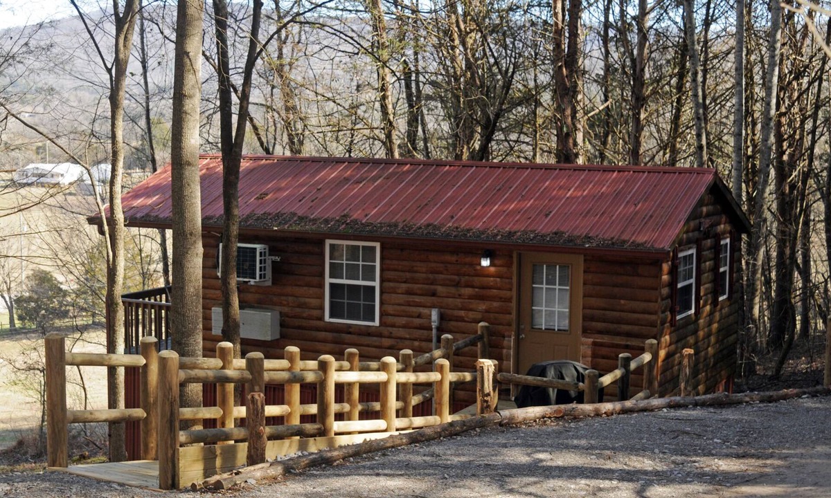 Sparta House | "The ToolShed" Cabin - A Pet Friendly Cabin with a view! Near Fall Creek Falls!