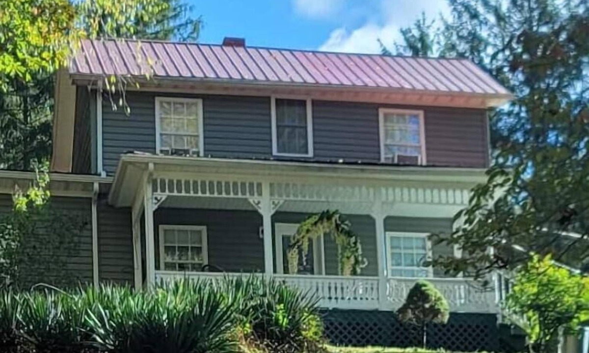 Alderson House | The Tree Garden Cottage at Alderson. Five minutes to the Greenbrier River.