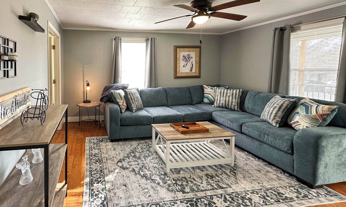 Toast House | 'The Vineyard House' - 2 Mi to Dtwn Mount Airy!