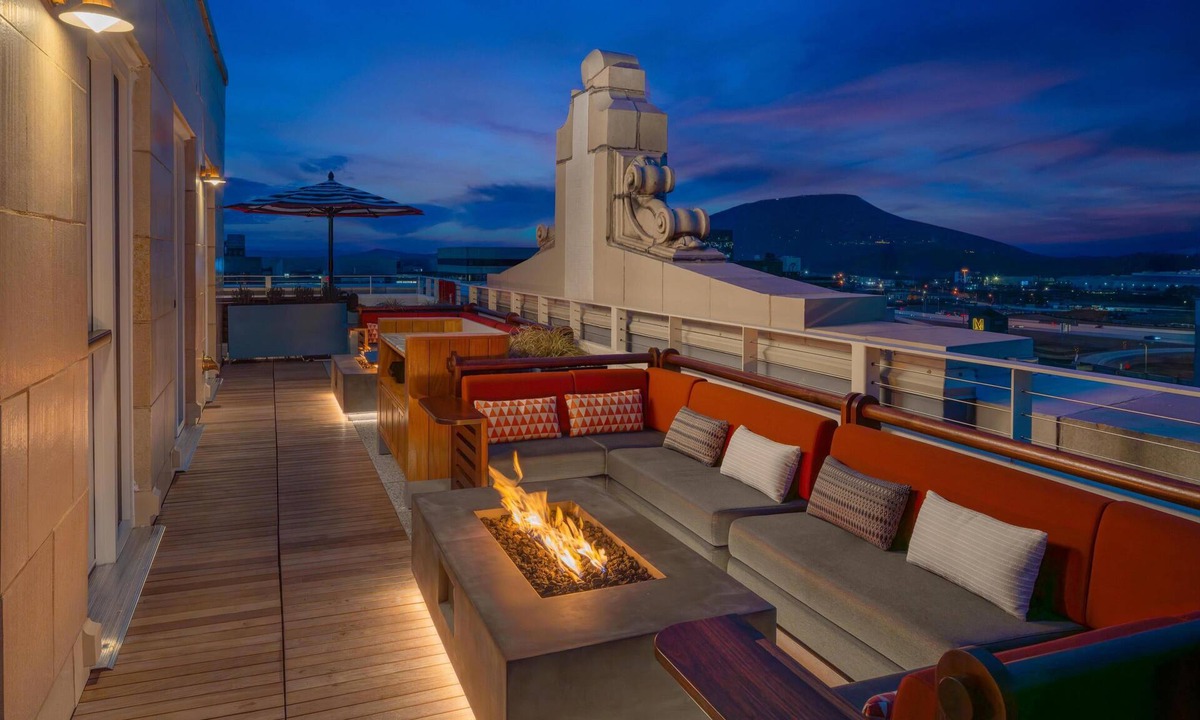 Downtown Chattanooga Hotel | The Waymark Chattanooga, Tapestry Collection By Hilton