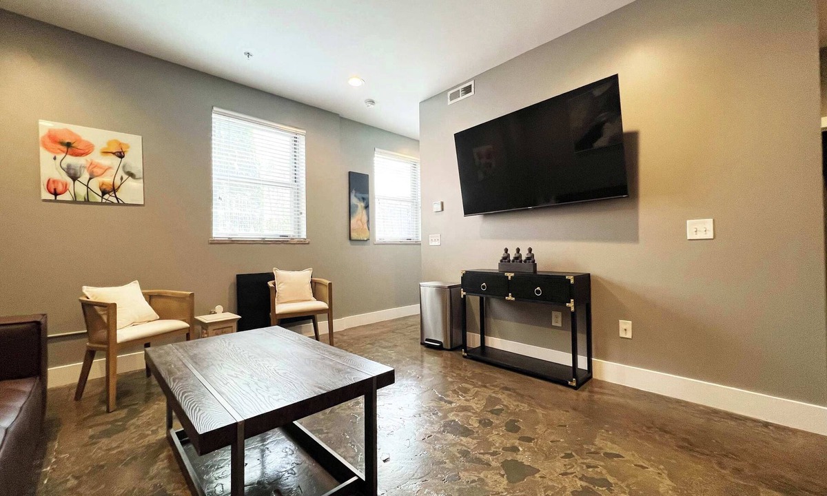 Roanoke Apartment | The West End Flats