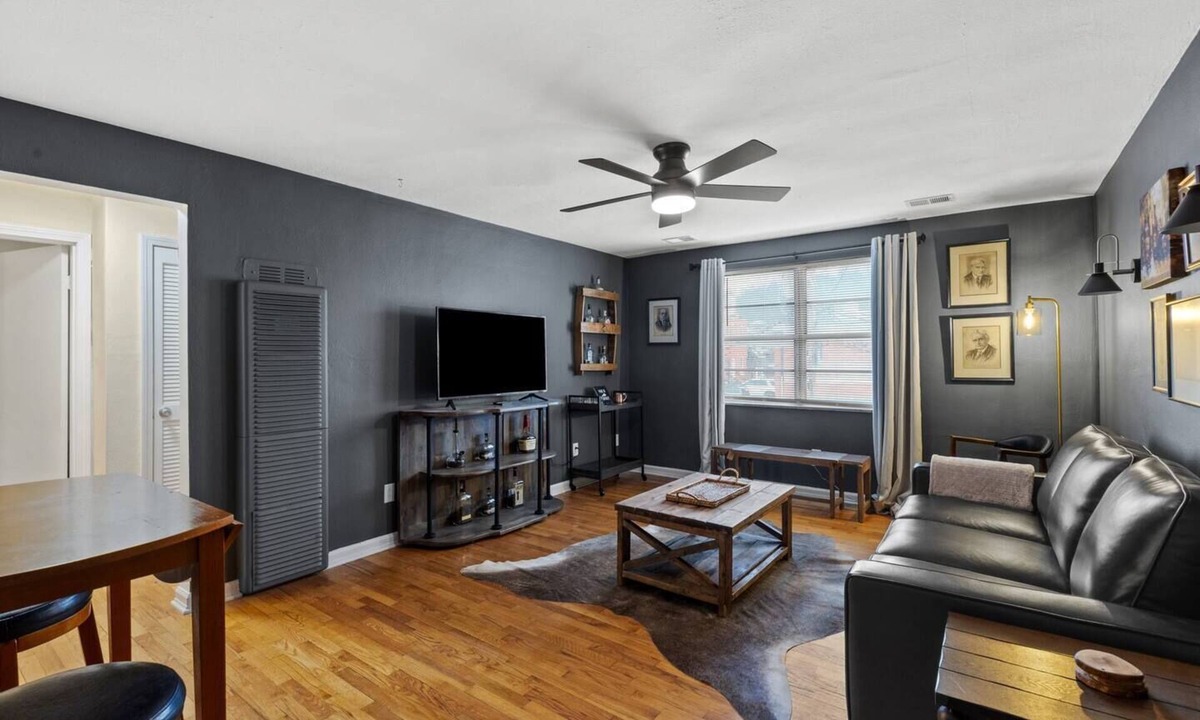 Frankfort Apartment | This apartment is a 2 bedroom(s), 1 bathrooms, located in Frankfort, KY.