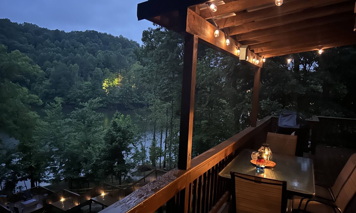Pittsburg Cabin | This lakeside cabin is the ideal getaway, with a private boat dock & Kayaks.