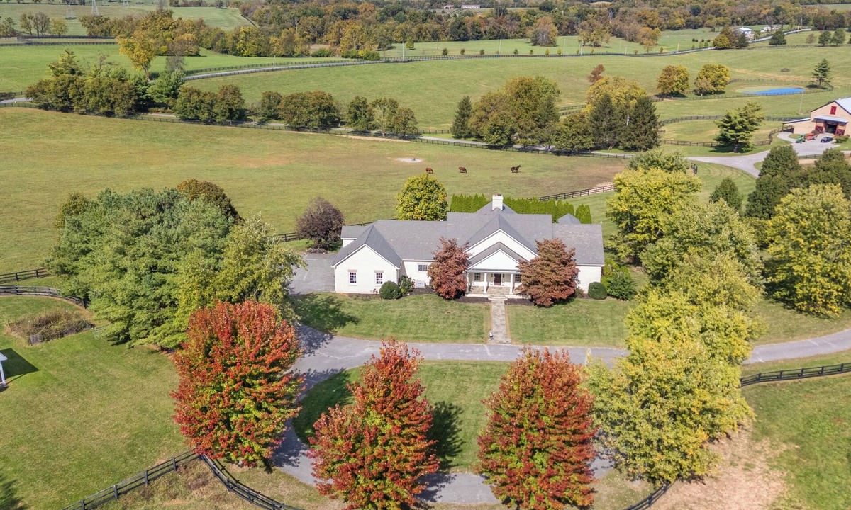 Versailles House | Thoroughbred Estate 10 minutes from Keeneland, Midway, Versailles 8000sqft +pool
