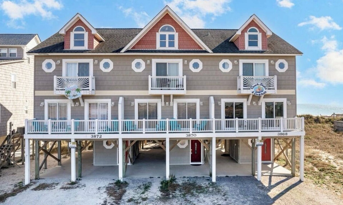North Topsail Beach House | "Topsail Time" renovated oceanfront 4/bd & 3/bath