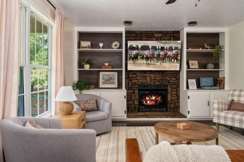 Perry Park House | Trailside Country Haven