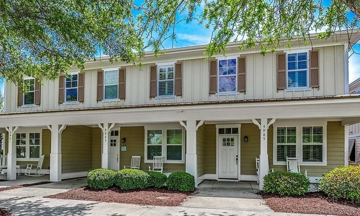 Windy Hill Condo | Tranquil 3 Bedroom Townhome with Courtyard