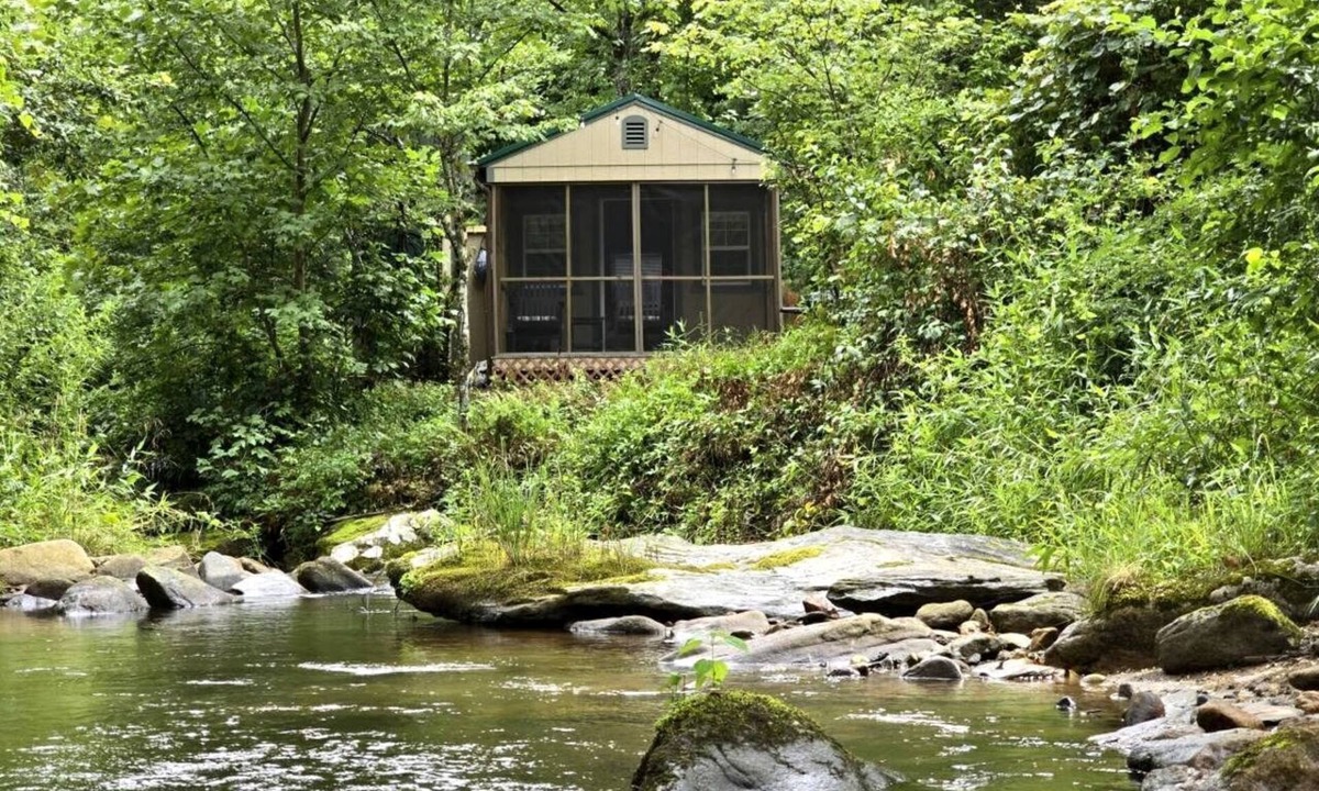 Purlear House | Tranquil Creekside Tiny House in the Appalachian Mountains, Perfect for a Weekend to Disconnect