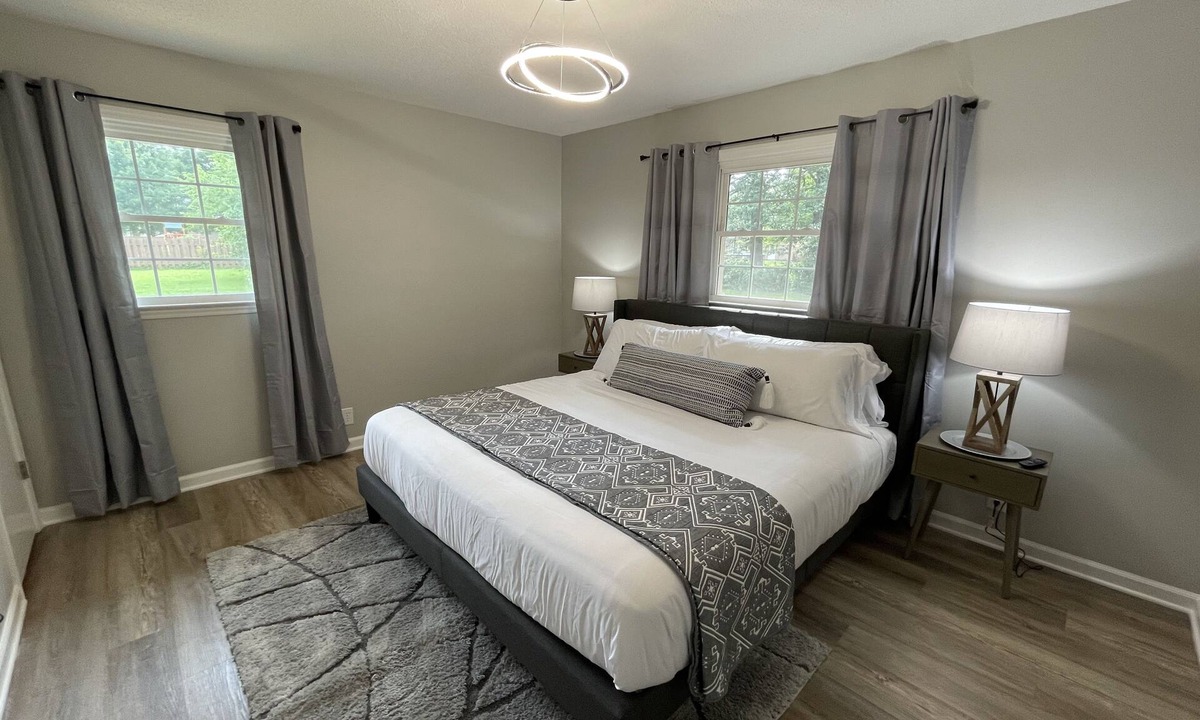 Murfreesboro House | Tranquil Retreat,Family & Pet Friendly, 2 Miles MTSU, 4.5 miles Seigel Complex!