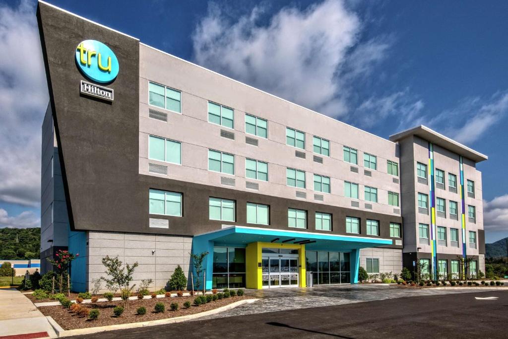 Hollins Hotel | Tru By Hilton Roanoke Hollins