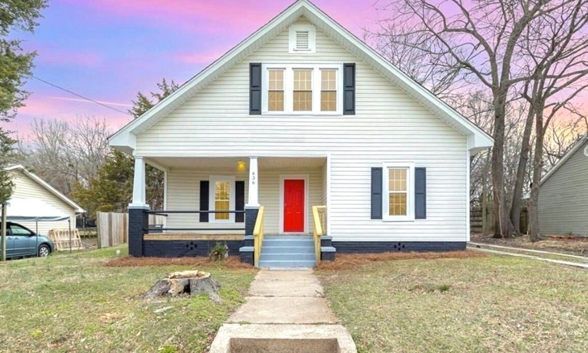 Burlington House | True North House - Spacious 6 bedroom home - Perfect for groups