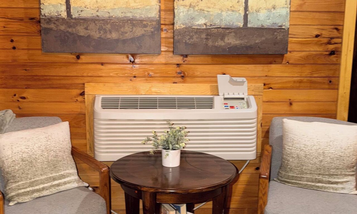 Pine Ridge Cabin | TURNING LEAF Cozy Cabin in the RRG Couples Retreat