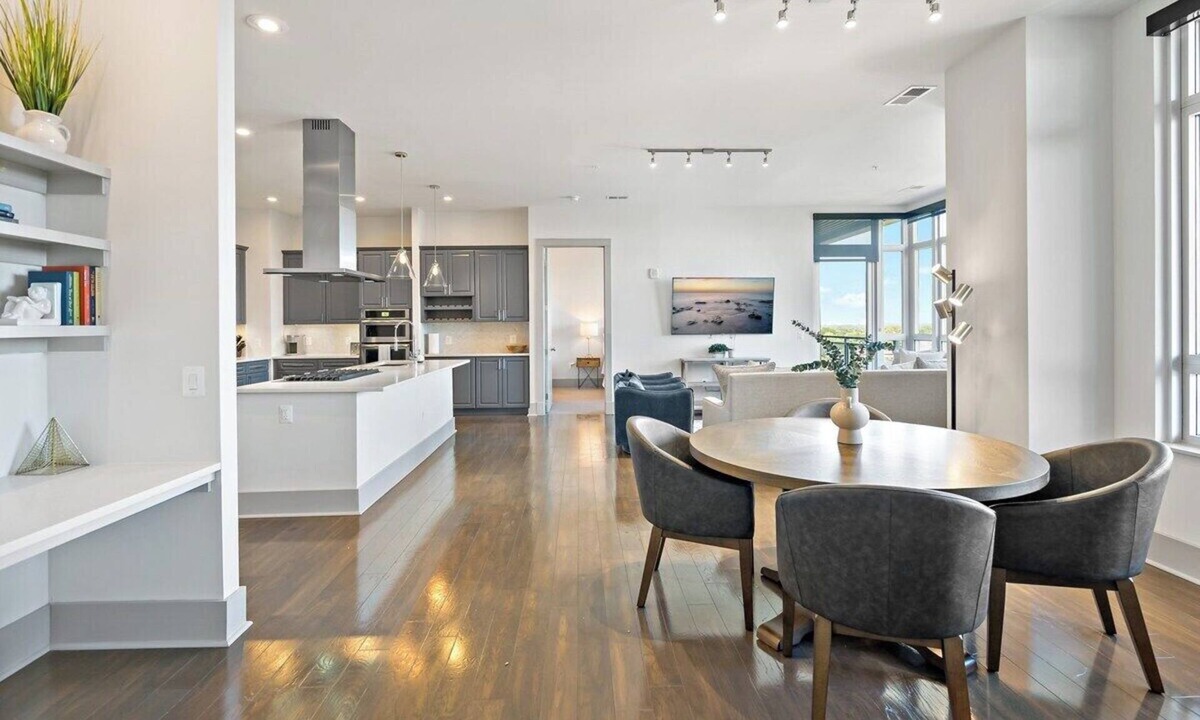 McLean Apartment | Tysons 2BR | Skyline Views & 2.5 Baths
