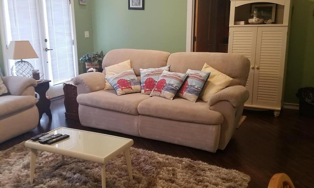 Syracuse House | Unique 3 BR, 2 BR Waterfront Home/Vacation Getaway in Syracuse, Indiana