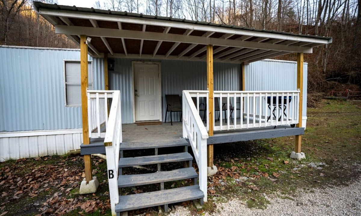 Newtown House | Unit B – Trailside ATV Stay w/Firepit, Sleeps 10