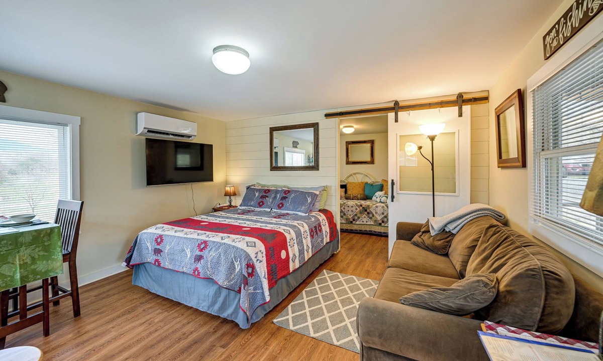 Qualla Apartment | Unwind w/a Shared Hot Tub: Cozy Whittier Getaway