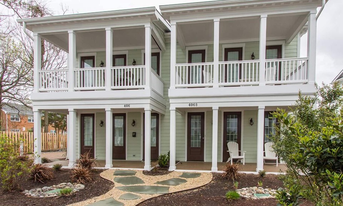 Northeast Virginia Beach House | Updated 2BR pet-friendly townhouse near beach, boardwalk, dining, and parking.