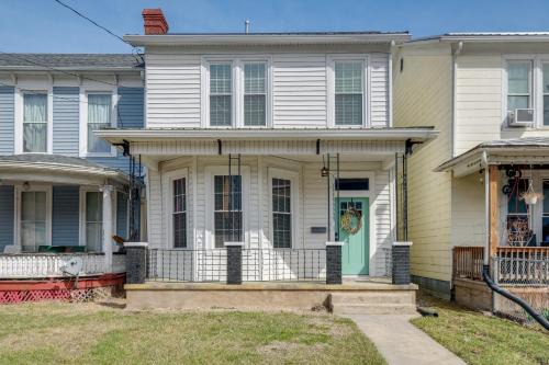 Clifton Forge West House | Updated & Charming! Home Near Douthat State Park